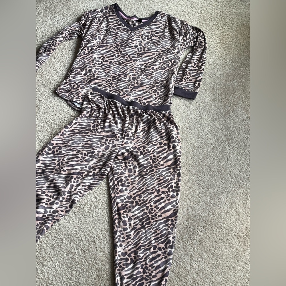Kensie Women’s PJs | Medium | Animal Print